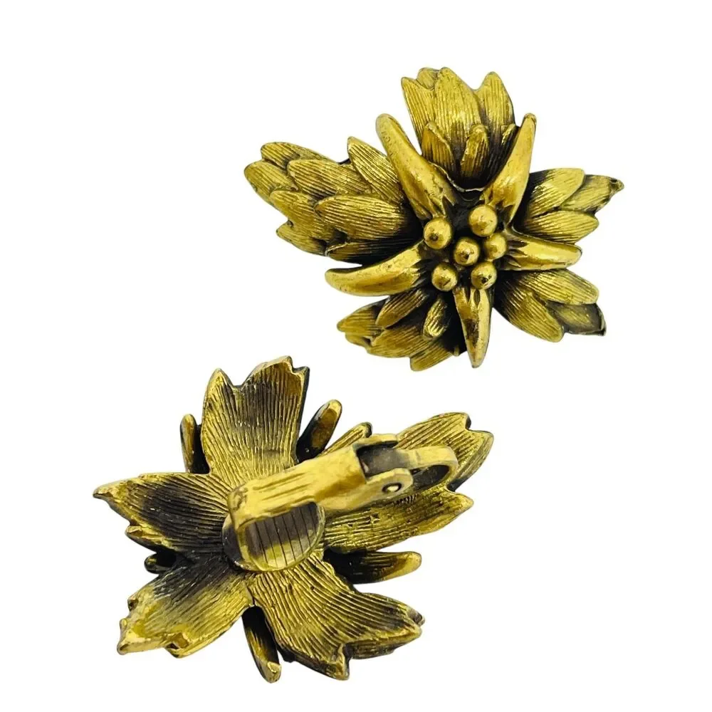 Vintage TORTOLANI gold tone flower designer earrings brooch set